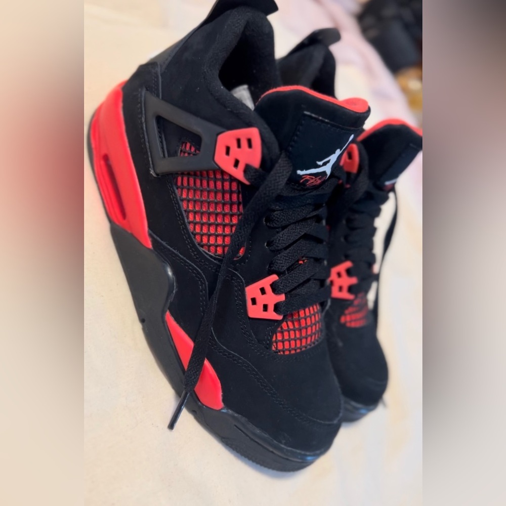 Air Jordan Retro 4 ‘Red Thunder’